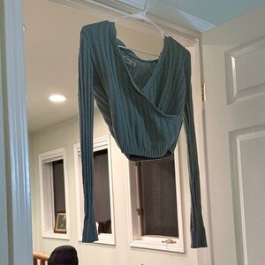 Y2K Hollister Women's V-Neck Sweater in Light Blue